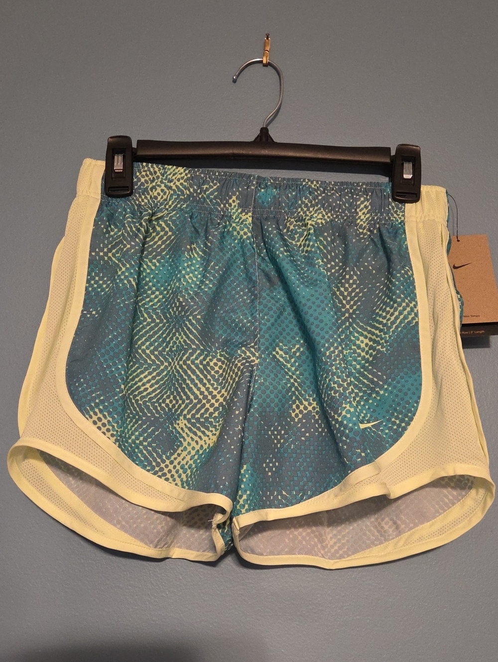 Nike Women’s Tempo Teal Patterned Athletic Running  Shorts Size Small